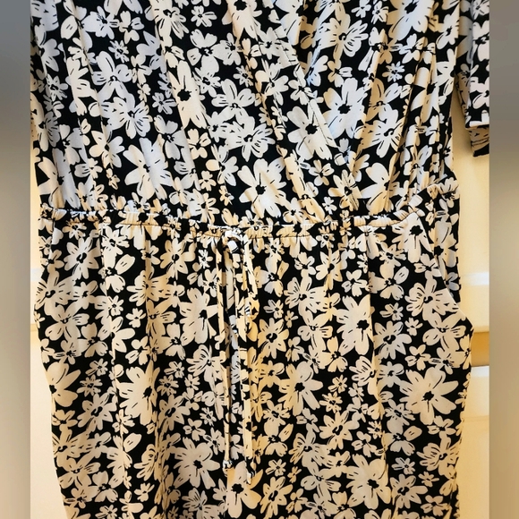 Kaleigh Keeney Knit Floral Black and White Romper - Picture 7 of 10